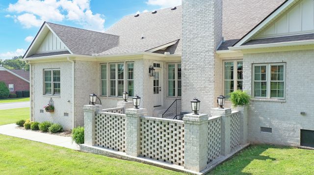 204 Green Hills Dr, Shelbyville, TN 37160