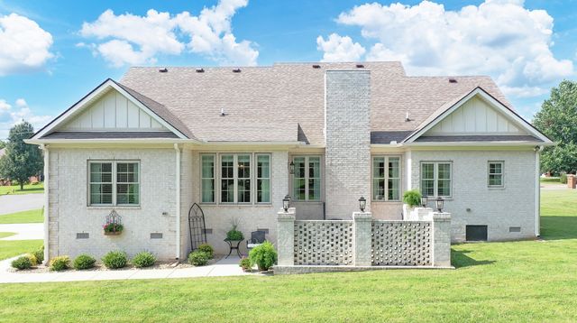 204 Green Hills Dr, Shelbyville, TN 37160