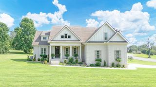 204 Green Hills Dr, Shelbyville, TN 37160