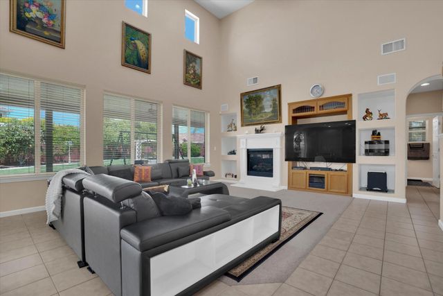 10653 Chatfield Ct, Stockton, CA 95209