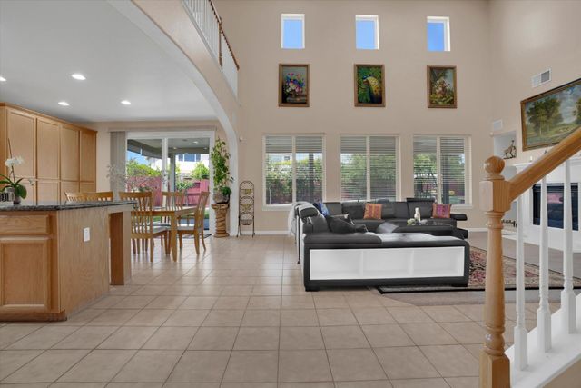 10653 Chatfield Ct, Stockton, CA 95209