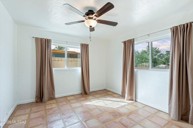 929 N Benton Avenue, Tucson, AZ 85711