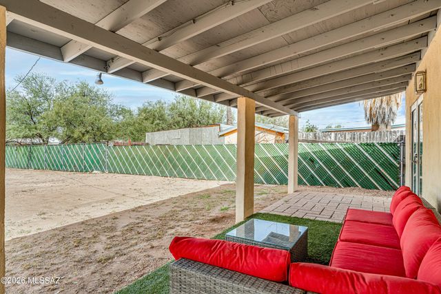 929 N Benton Avenue, Tucson, AZ 85711