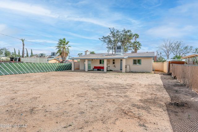 929 N Benton Avenue, Tucson, AZ 85711