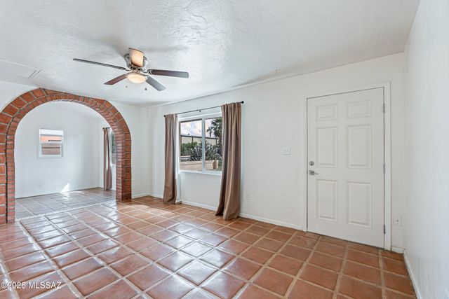 929 N Benton Avenue, Tucson, AZ 85711