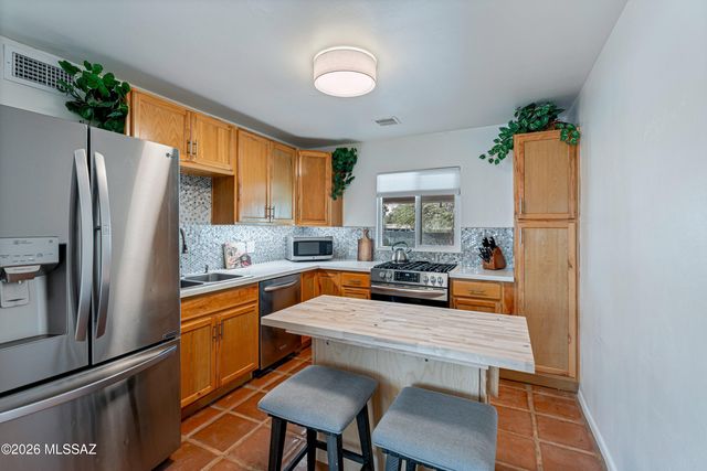929 N Benton Avenue, Tucson, AZ 85711
