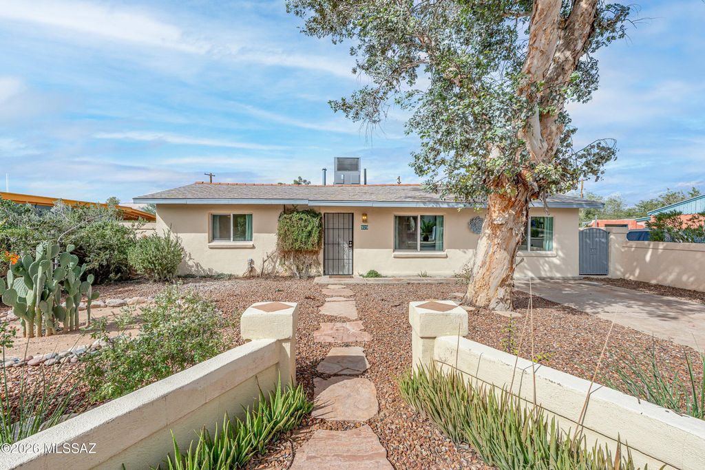 929 N Benton Avenue, Tucson, AZ 85711