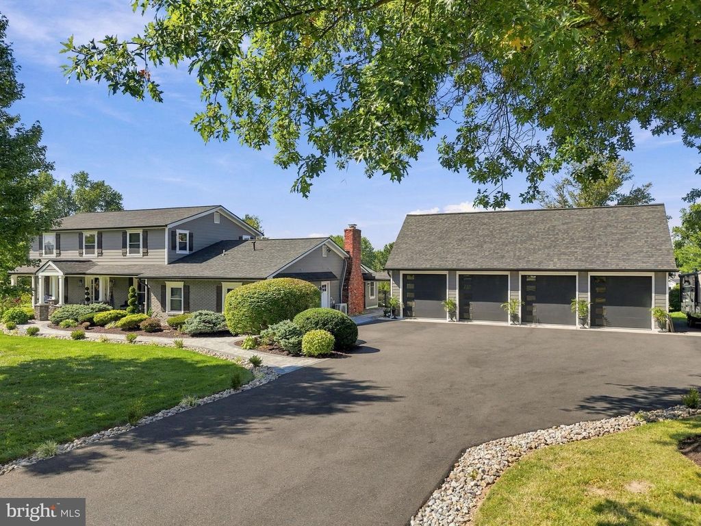 104 N VASSAR DR, QUAKERTOWN, PA 18951 — exterior