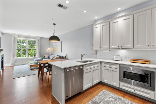 77 Havemeyer Lane 313, Stamford, CT 06902