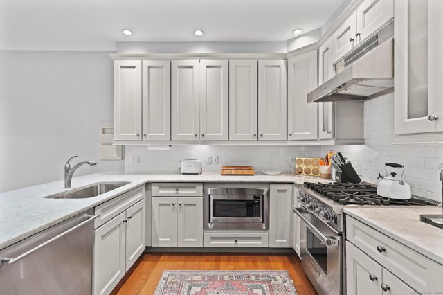 77 Havemeyer Lane 313, Stamford, CT 06902