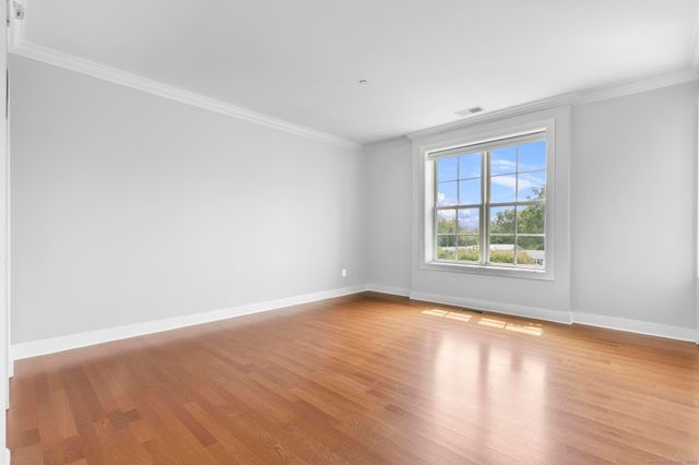 77 Havemeyer Lane 313, Stamford, CT 06902