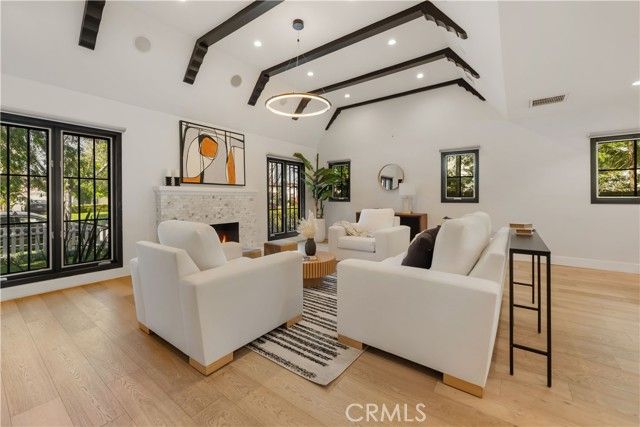 846 S Cloverdale, Los Angeles, CA 90036