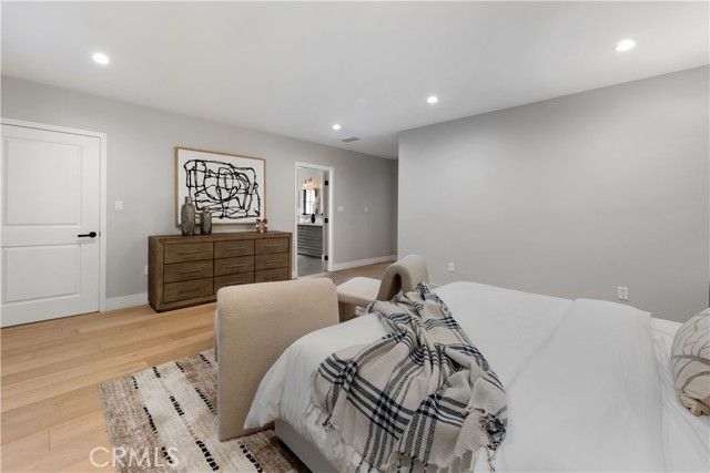 846 S Cloverdale, Los Angeles, CA 90036