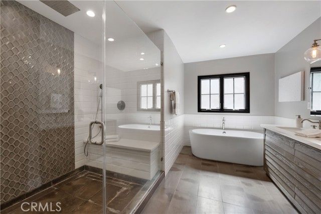 846 S Cloverdale, Los Angeles, CA 90036