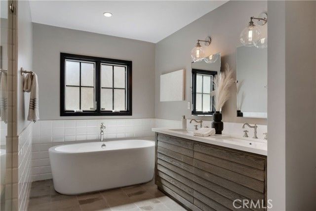 846 S Cloverdale, Los Angeles, CA 90036