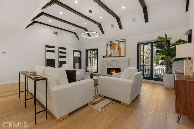 846 S Cloverdale, Los Angeles, CA 90036