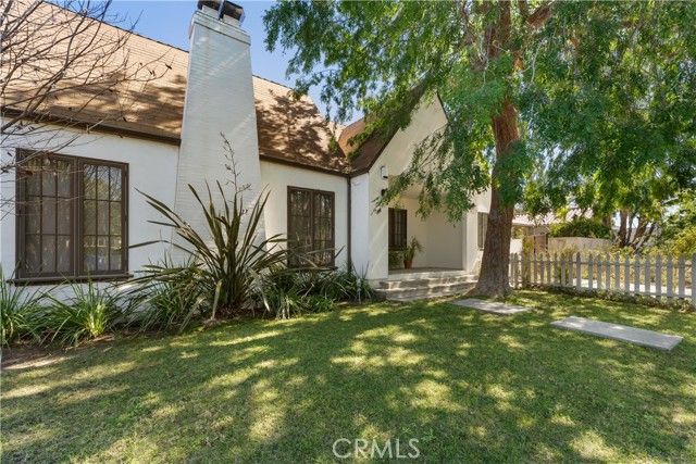 846 S Cloverdale, Los Angeles, CA 90036