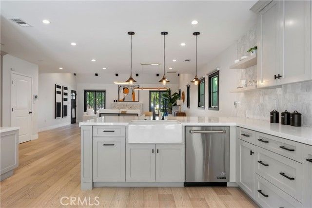 846 S Cloverdale, Los Angeles, CA 90036