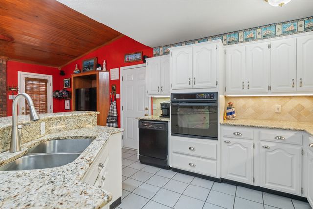 224 Autumn Wood Trail, Gun Barrel City, TX 75156