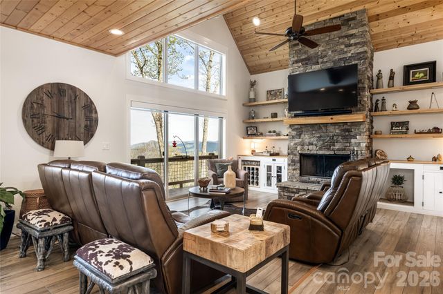 366 Signature Row Boulevard, Waynesville, NC 28785