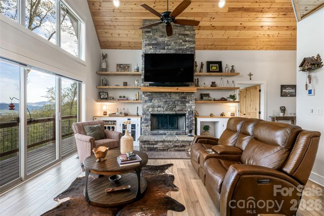 366 Signature Row Boulevard, Waynesville, NC 28785
