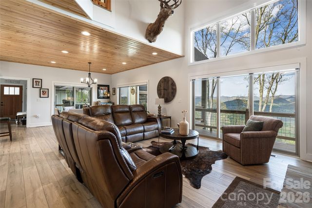 366 Signature Row Boulevard, Waynesville, NC 28785
