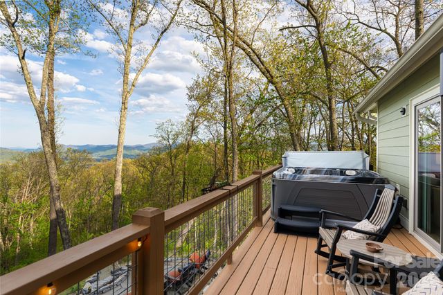 366 Signature Row Boulevard, Waynesville, NC 28785