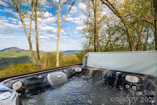 366 Signature Row Boulevard, Waynesville, NC 28785