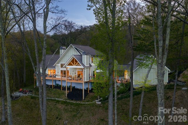 366 Signature Row Boulevard, Waynesville, NC 28785