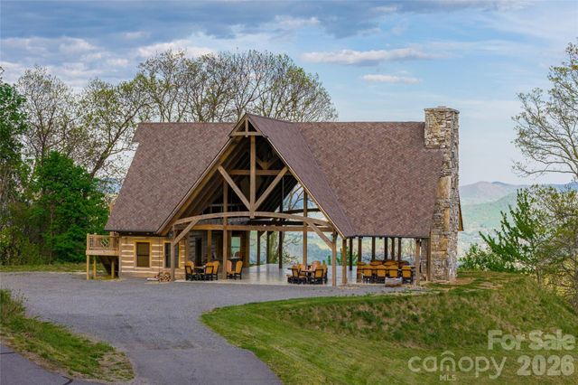 366 Signature Row Boulevard, Waynesville, NC 28785
