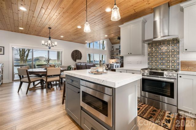 366 Signature Row Boulevard, Waynesville, NC 28785