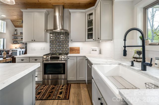 366 Signature Row Boulevard, Waynesville, NC 28785
