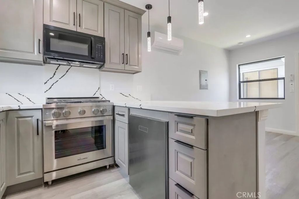 1260 E Turin Avenue B, Anaheim, CA 92805
