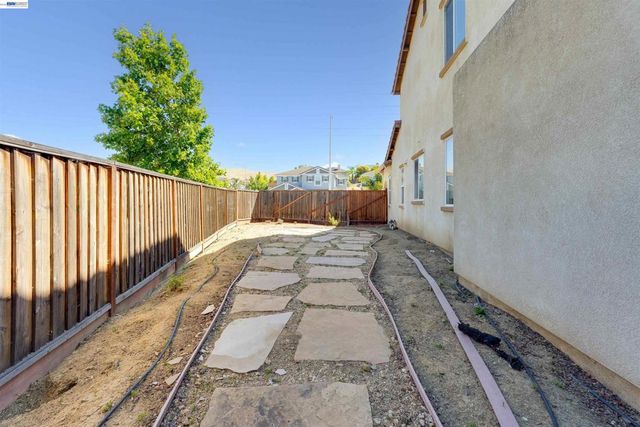 2229 Botany Bay Dr, Pittsburg, CA 94565