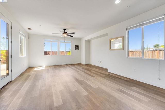 2229 Botany Bay Dr, Pittsburg, CA 94565