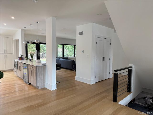 43 Marian Lane, Jericho, NY 11753