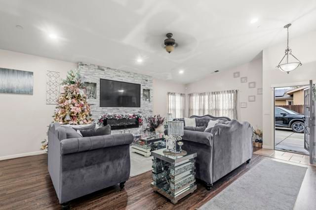 1243 Peach Ave, El Cajon, CA 92021