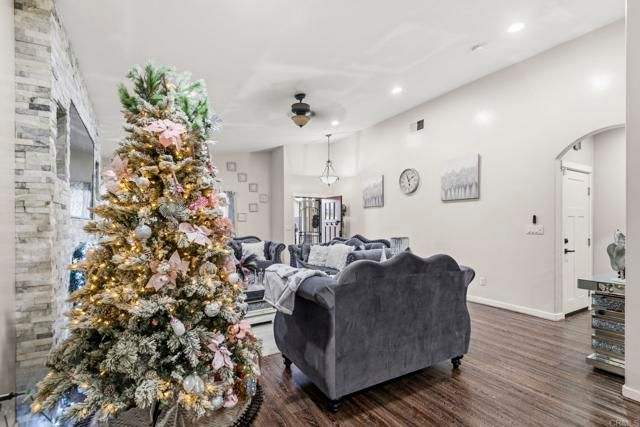 1243 Peach Ave, El Cajon, CA 92021