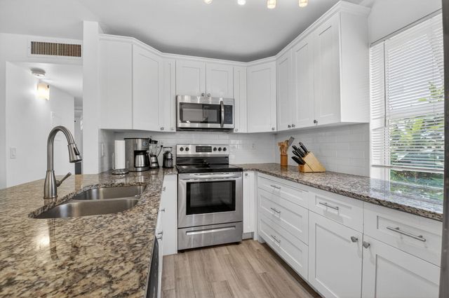 14 Flanders A, Delray Beach, FL 33484
