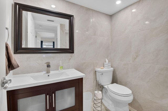 14 Flanders A, Delray Beach, FL 33484