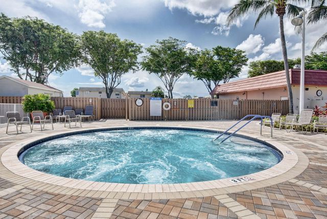 14 Flanders A, Delray Beach, FL 33484