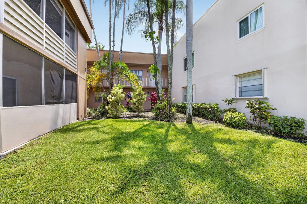 14 Flanders A, Delray Beach, FL 33484