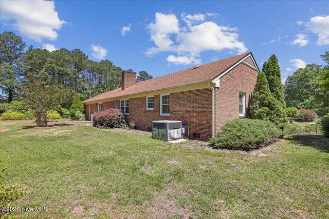 221 Pinewood Circle, Goldsboro, NC 27534