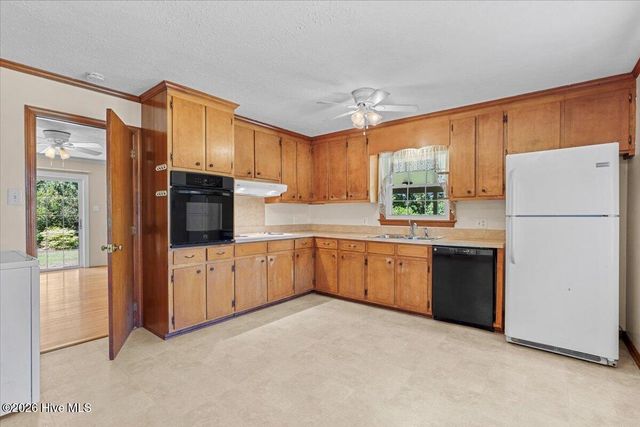 221 Pinewood Circle, Goldsboro, NC 27534