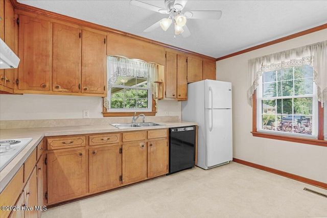 221 Pinewood Circle, Goldsboro, NC 27534