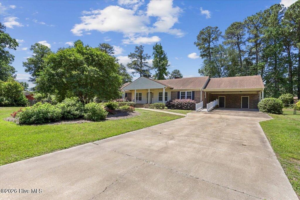 221 Pinewood Circle, Goldsboro, NC 27534