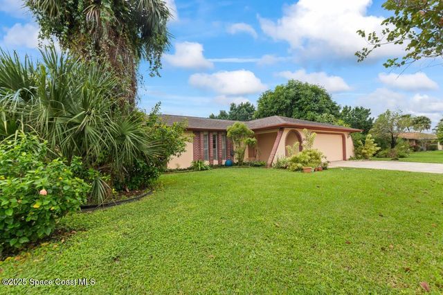 2066 Acacia Street NE, Palm Bay, FL 32905
