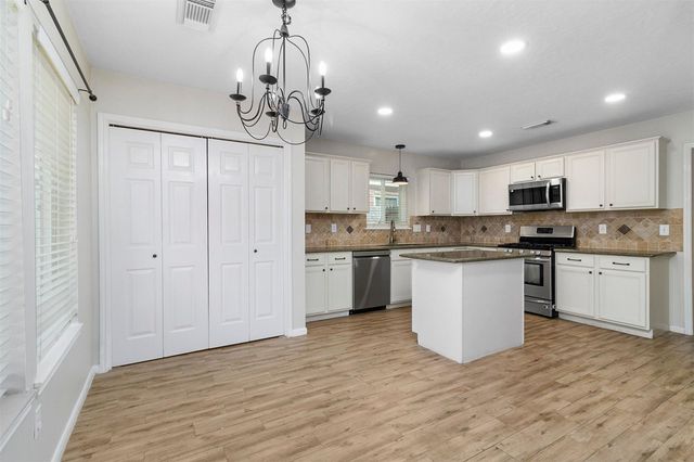 2918 Abbey Field Drive, Pearland, TX 77584