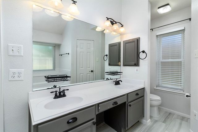 2918 Abbey Field Drive, Pearland, TX 77584