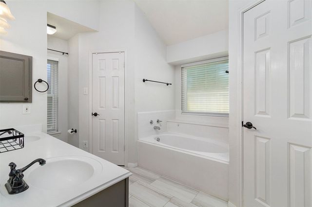 2918 Abbey Field Drive, Pearland, TX 77584